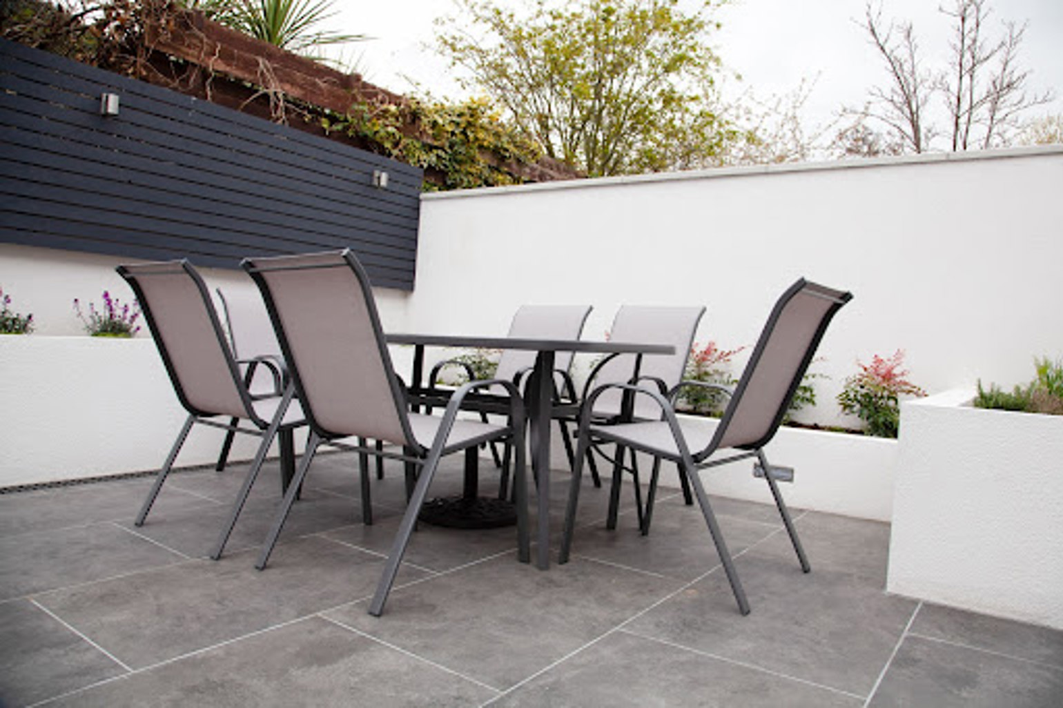 Patio-chairs-table