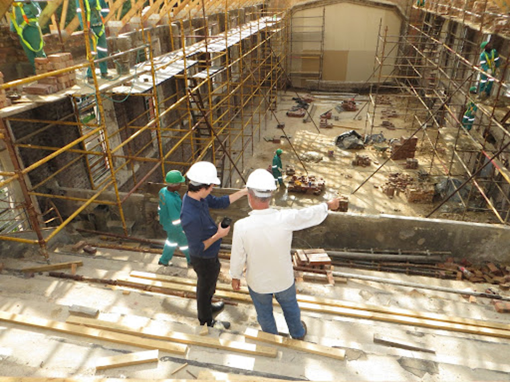 supervision-on-construction-site