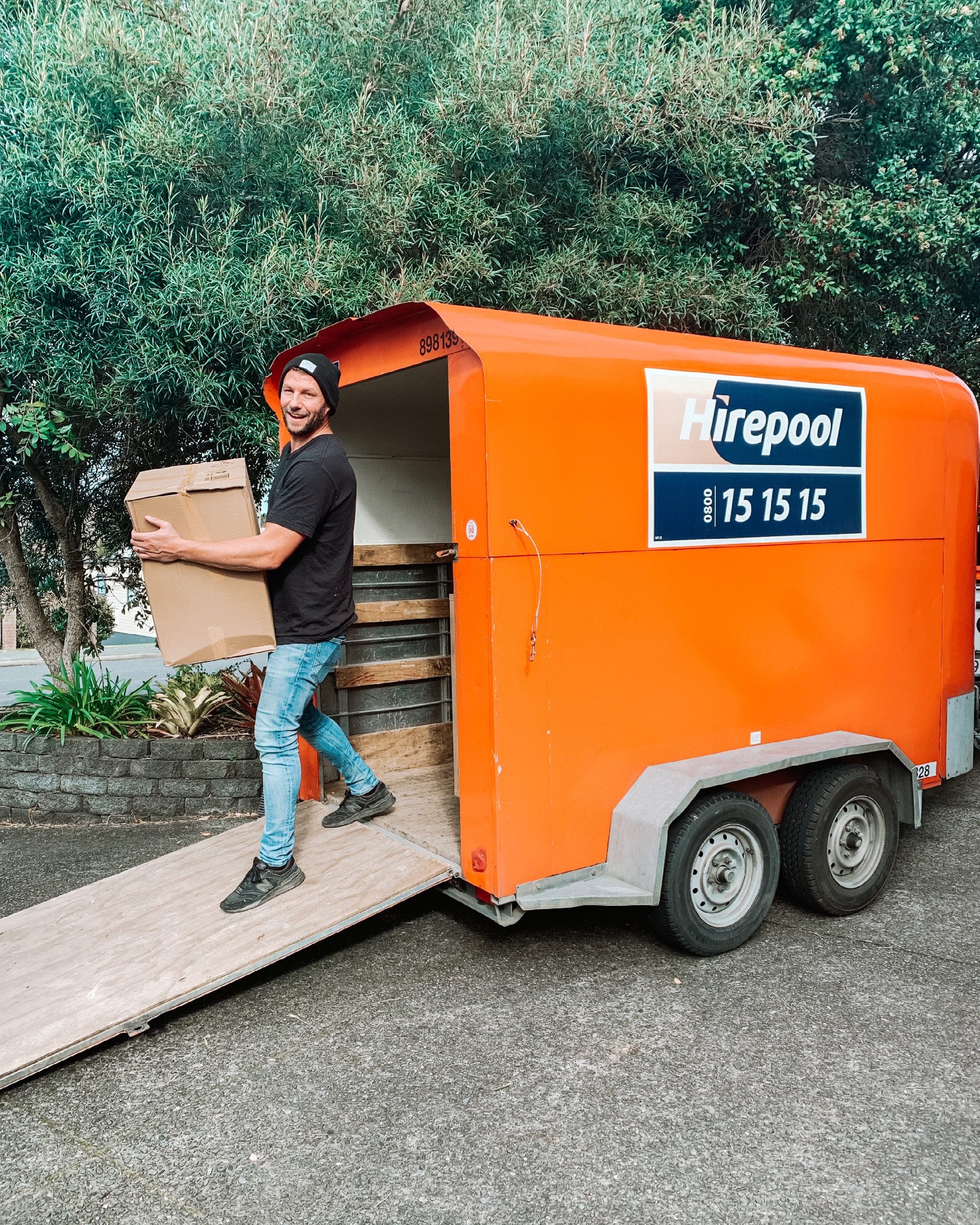 tyge-furnitur-trailer